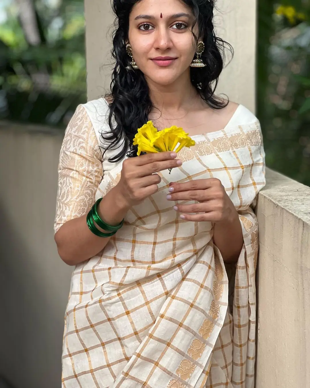 Indian Actress Anarkali Nazar Photoshoot in Traditional White Saree